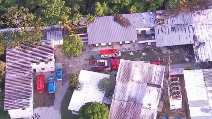 Veículos dos bombeiros no CT do Flamengo (Crédito: Reprodução/TV Globo)